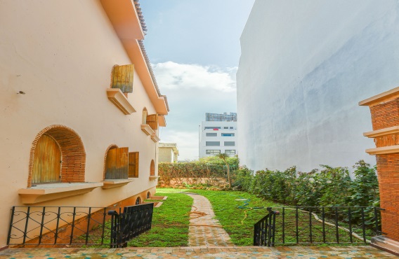 بقعة أرضية للبيع / شارع الأبطال / الدار البيضاء