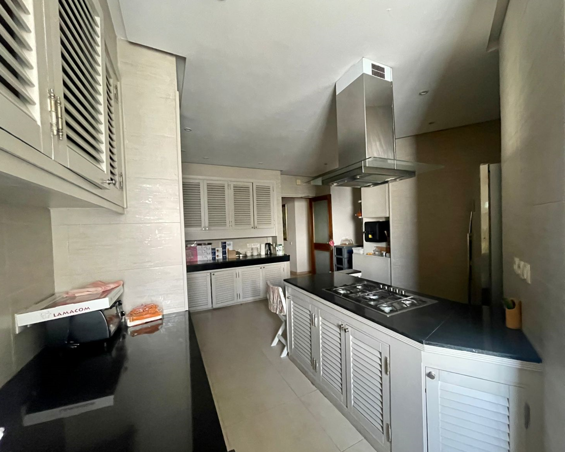 شقة فاخرة كبيرة للبيع في الدار البيضاء